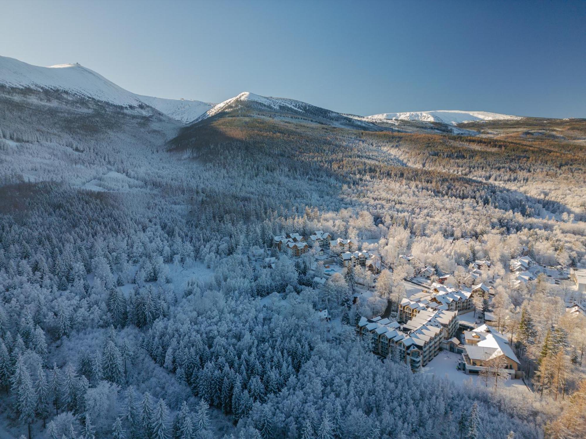 Green Mountain 5* Hotel Karpacz Εξωτερικό φωτογραφία Aerial view of the village