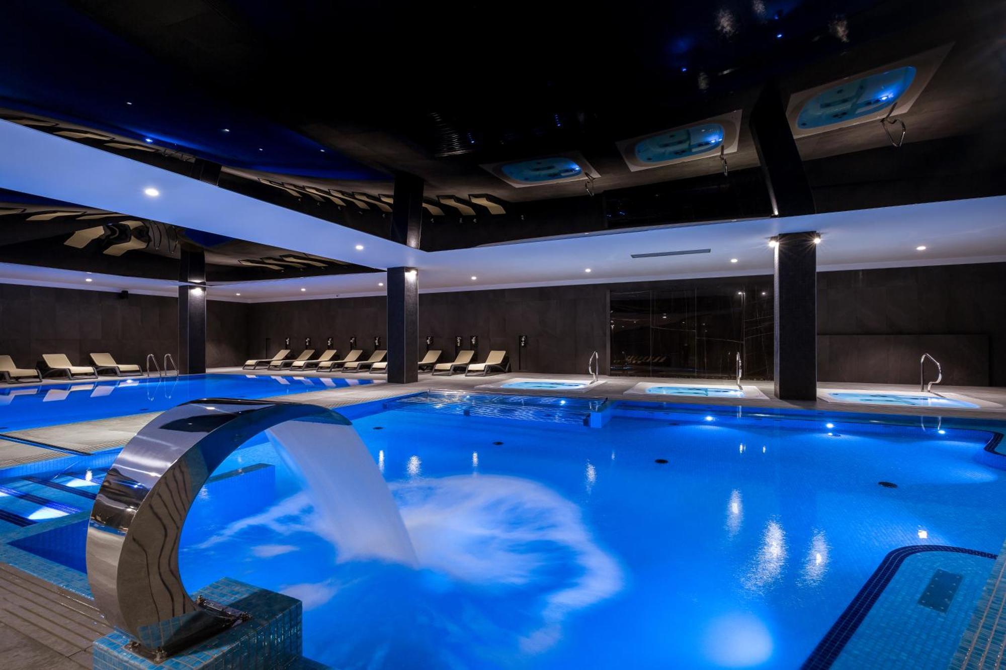 Green Mountain 5* Hotel Karpacz Εξωτερικό φωτογραφία The swimming pool at the hotel